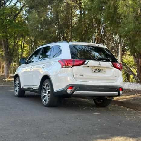 MITSUBISHI Outlander 3.0 V6 24V 4P GT 4X4 AUTOMTICO, Foto 3