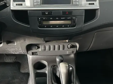 TOYOTA Hilux Caminhonete 2.7 16V 4P SRV FLEX 4X4  CABINE DUPLA AUTOMTICO, Foto 12