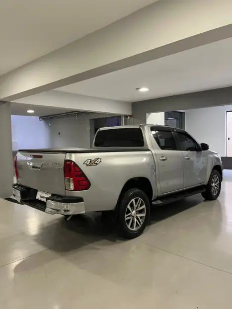 TOYOTA Hilux Caminhonete 2.8 16V SRV 4X4 DIESEL CABINE DUPLA AUTOMTICO, Foto 4