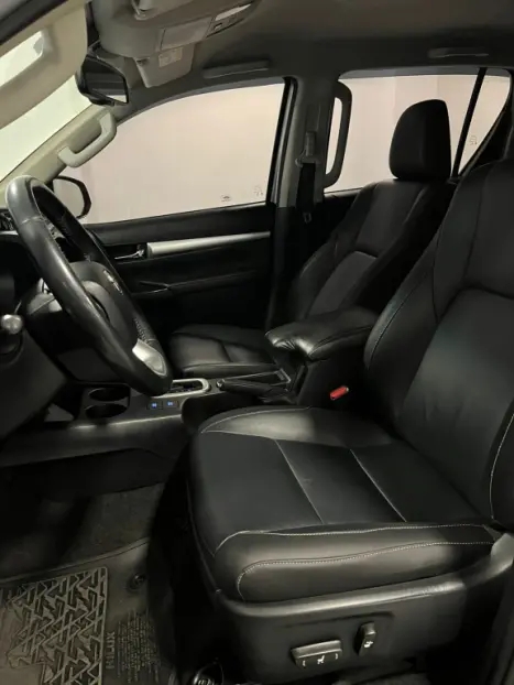 TOYOTA Hilux Caminhonete 2.8 16V SRV 4X4 DIESEL CABINE DUPLA AUTOMTICO, Foto 16