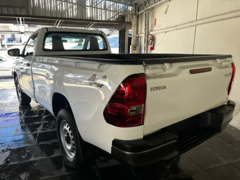 TOYOTA Hilux Caminhonete 2.8 4X4 DIESEL CABINE SIMPLES, Foto 2