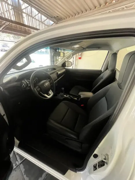 TOYOTA Hilux Caminhonete 2.8 4X4 DIESEL CABINE SIMPLES, Foto 6