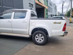 TOYOTA Hilux Caminhonete 2.7 16V 4P SR FLEX CABINE DUPLA AUTOMTICO