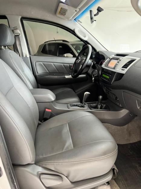 TOYOTA Hilux Caminhonete 2.7 16V 4P SRV FLEX 4X4  CABINE DUPLA AUTOMTICO, Foto 10